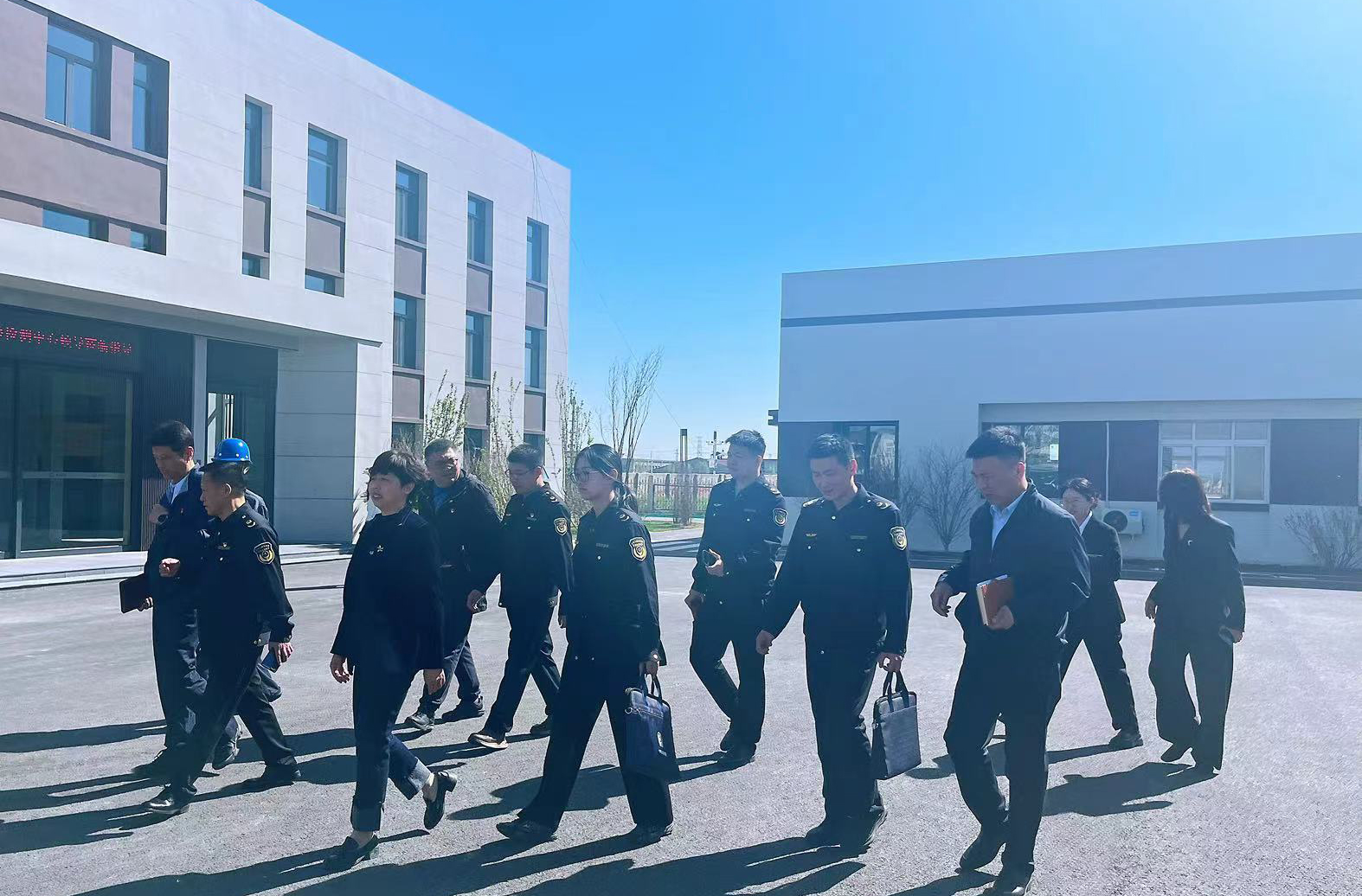 【合规赋能 共筑发展】热烈欢迎大港街道市场监管所、滨海新区检验检测中心领导一行莅临绿伟新材料指导培训​